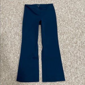 ATHLETA bootcut yoga pant size medium petite.